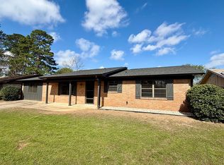 109 E Greenfield Dr, Wake Village, TX 75501