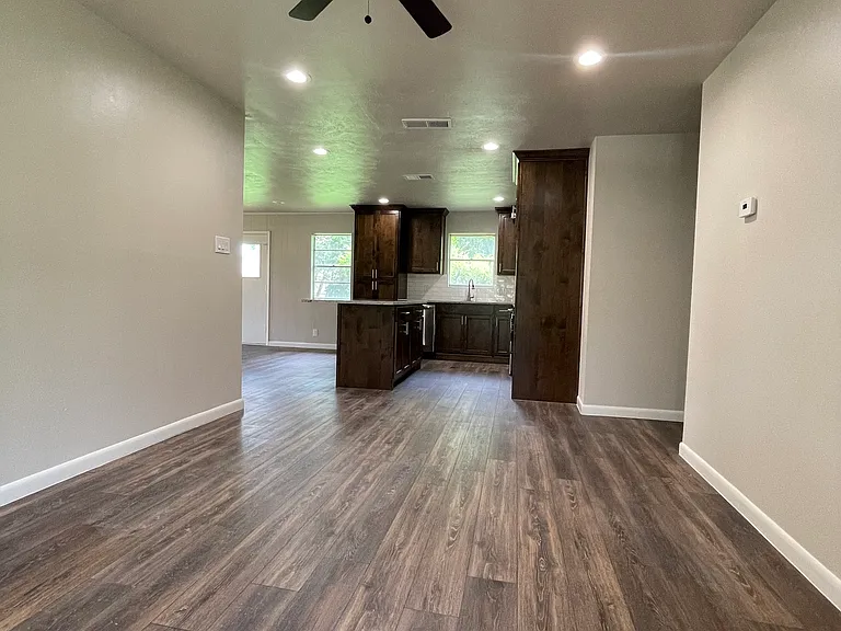 613 E Mustang St — Photo 4