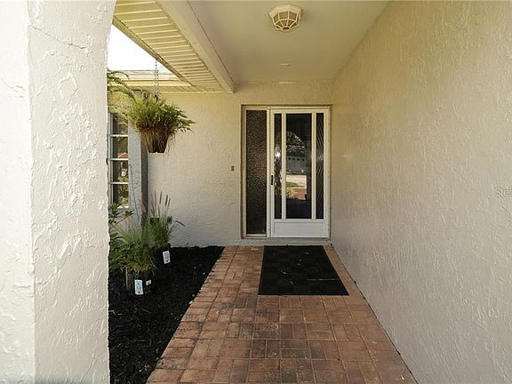 3rd image of 1418 Red Oak Dr