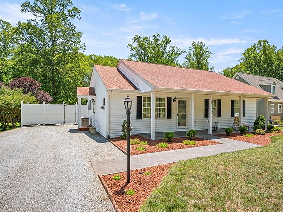 2nd image of 50 Laurel Ln