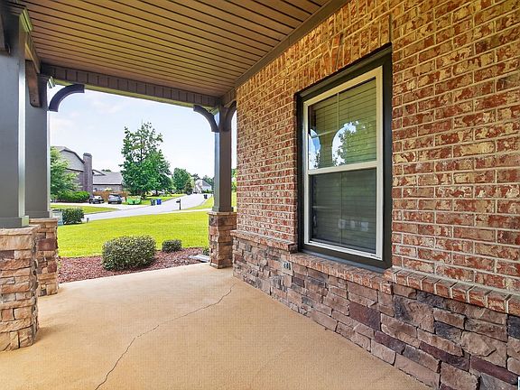 4th image of 301 Cypressglade Ln