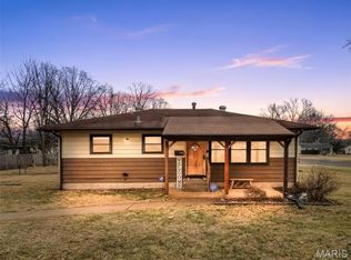 1760 Fernbrook Ln, Florissant, MO 63031