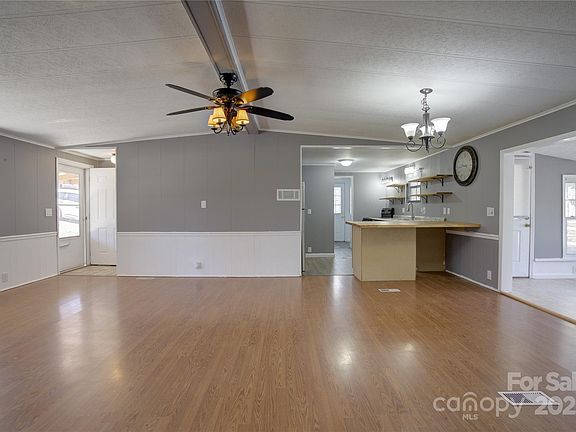 5th image of 13 Woodscape Dr