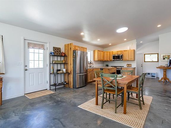 5th image of 480 Hawthorn Drive