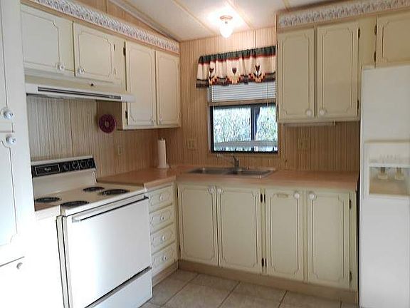 2nd image of 19 Sea Fern Dr