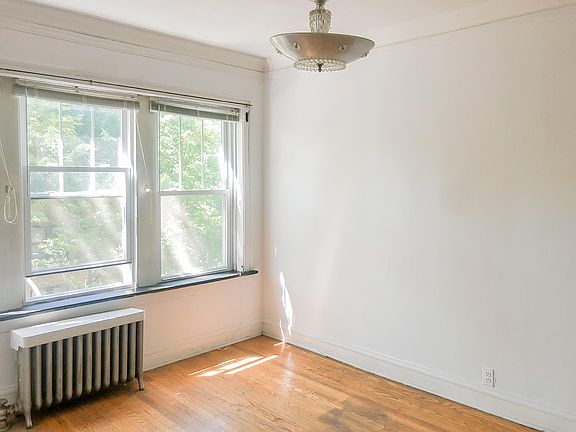 5th image of 2020 W Ainslie St #2