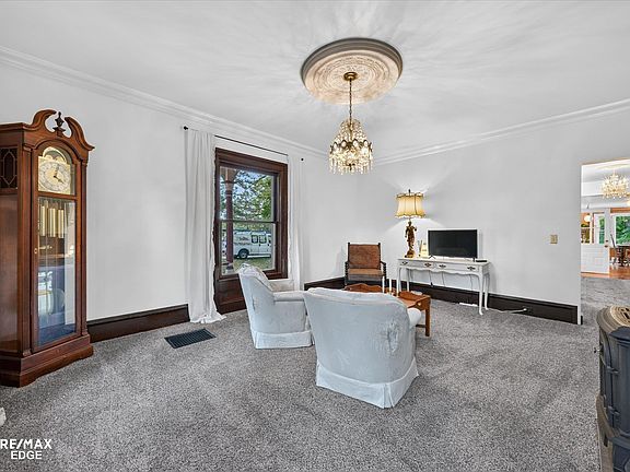 3rd image of 327 Reid Rd