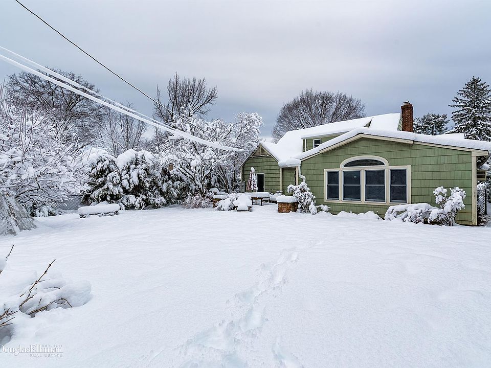 1st image of 8 Hawthorne Ave