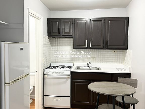 4th image of 4616 N Beacon St APT 3H