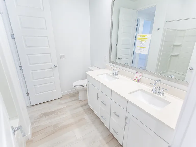 2243 E Ridgewood Ln — Photo 15