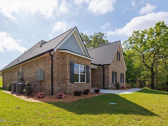 4th image of 411 Southern Oaks Dr