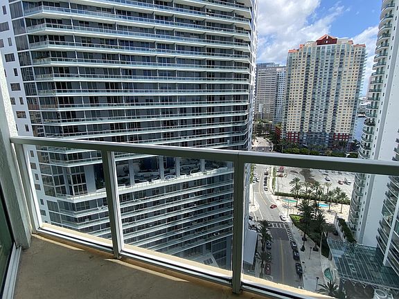 3rd image of 218 SE 14th St APT 2102