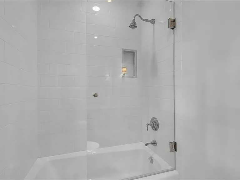 425 Broadland Rd NW — Photo 47