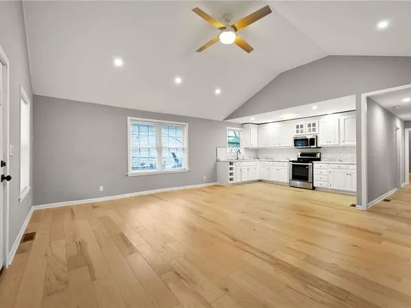 1314 N Pleasant St, Independence, MO 64050