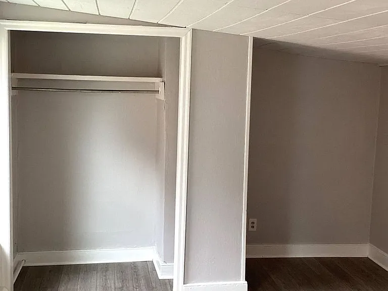 238 E King St — Photo 9
