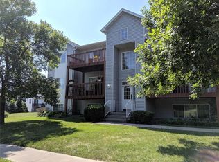 995 Terry Ave APT 10, Hiawatha, IA 52233