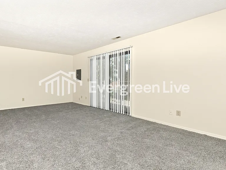 2433 Cross Village Dr — Photo 3