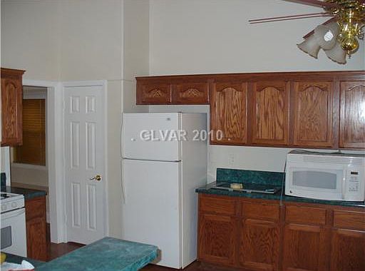 3rd image of 7324 Atwood Ave