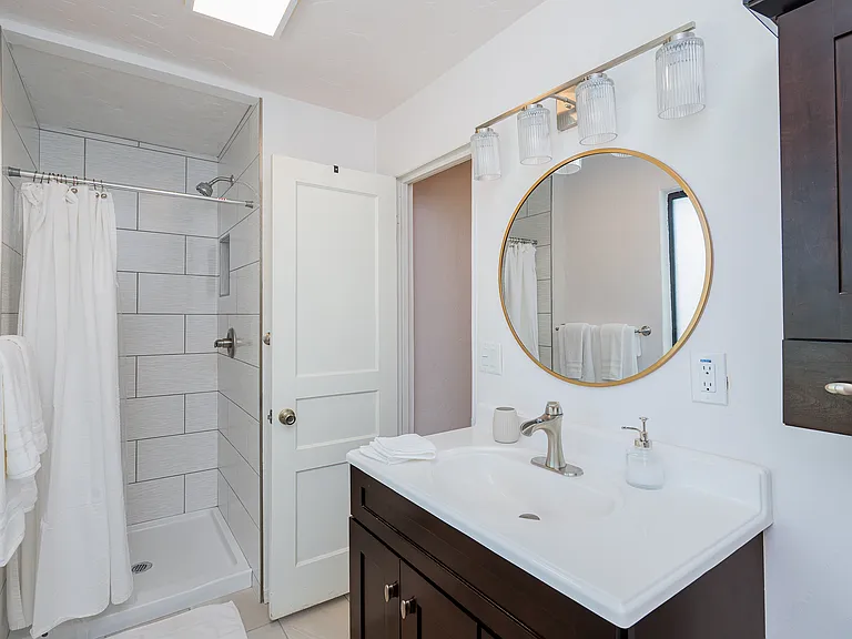 1002 E Simmons St — Photo 8