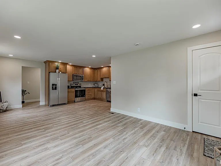 1628 E Blackford Ave — Photo 3