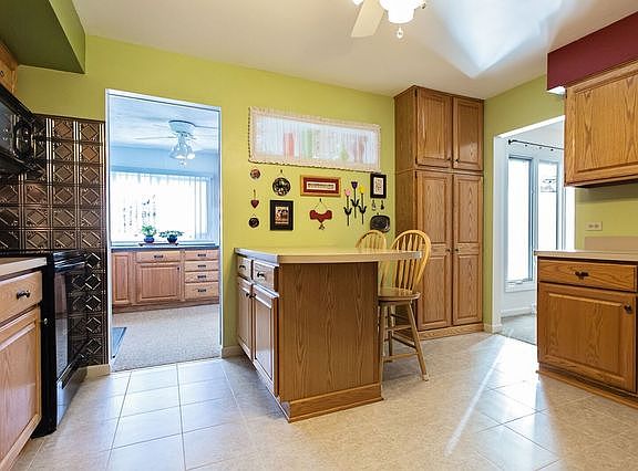 5th image of 606 Hampshire Ln