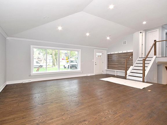 3rd image of 10143 S Eleanor Ave