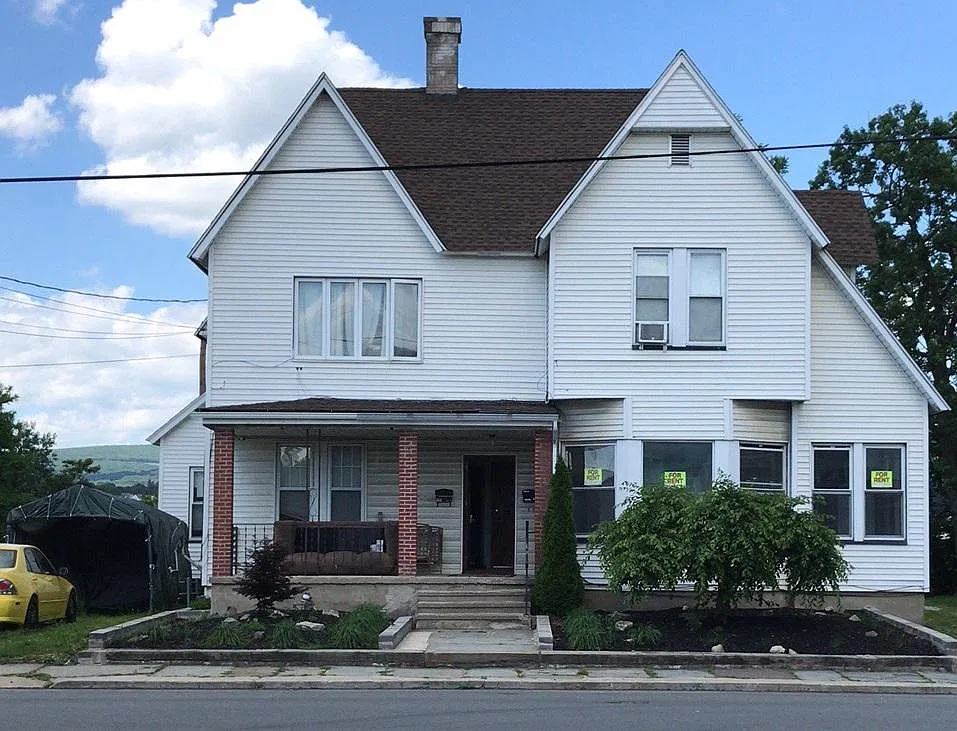 2 bed, $895 — Photo 1