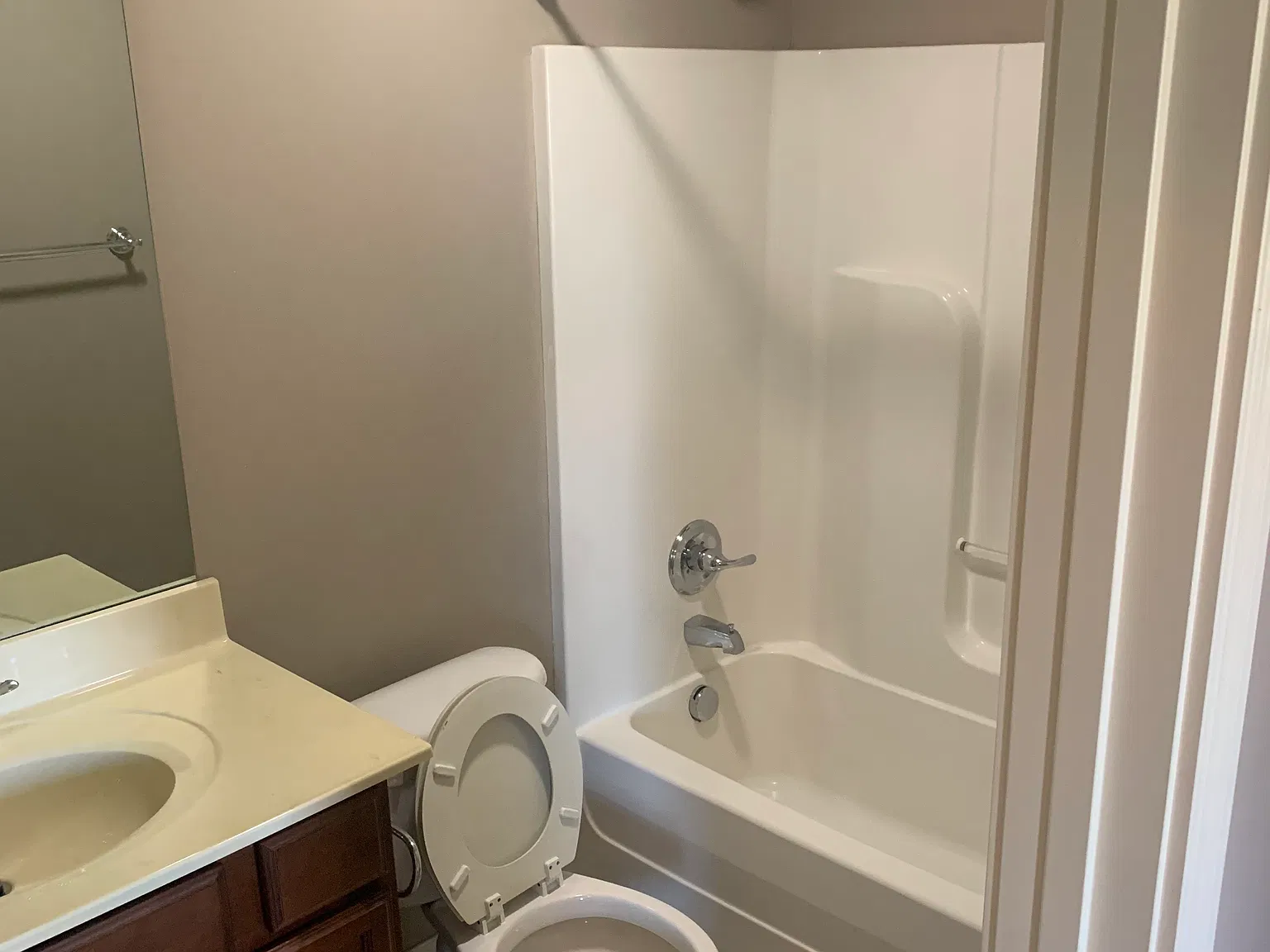 2 bed, 1800 sqft, $1,100 — Photo 3