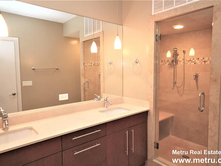 2358 W School St #4W — Photo 13