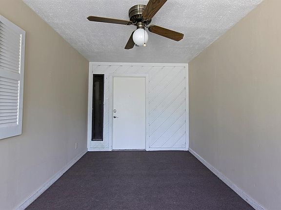 3rd image of 803 Knights Bridge Ln APT A