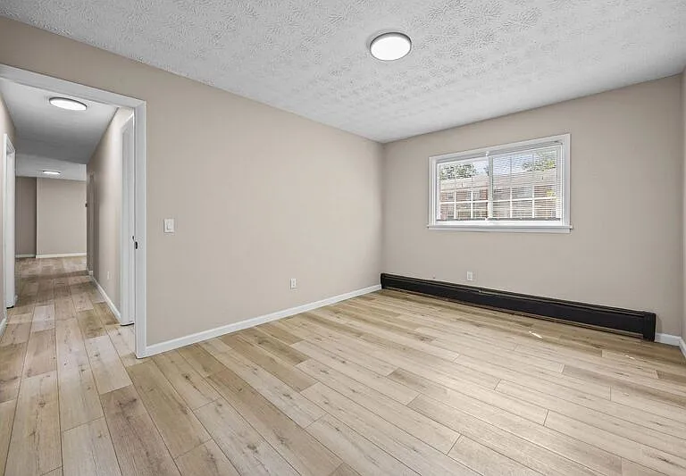 Holcomb Village Apartments — Photo 25