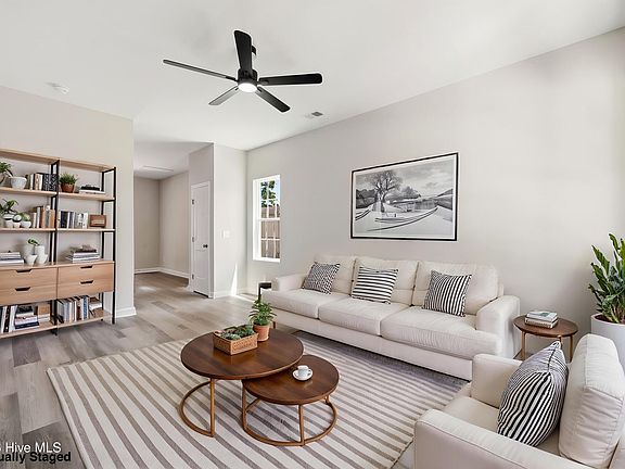 4th image of 2904 Moore Avenue