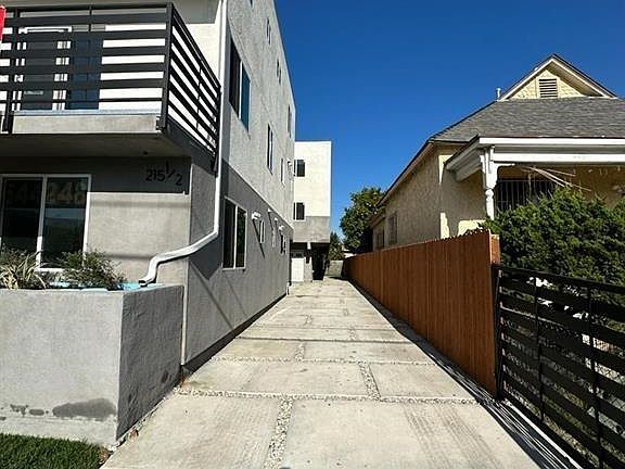 2nd image of 215 E 29th St #1