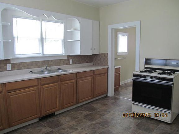 4th image of 922 1st St NW