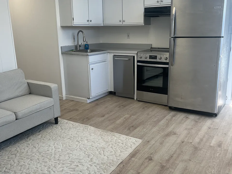 99 Robinson Pl #1