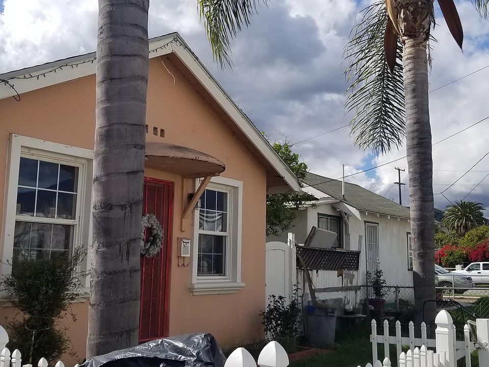 1st image of 104 S Oak St