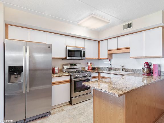 5th image of 6800 N Harlem Ave APT 402