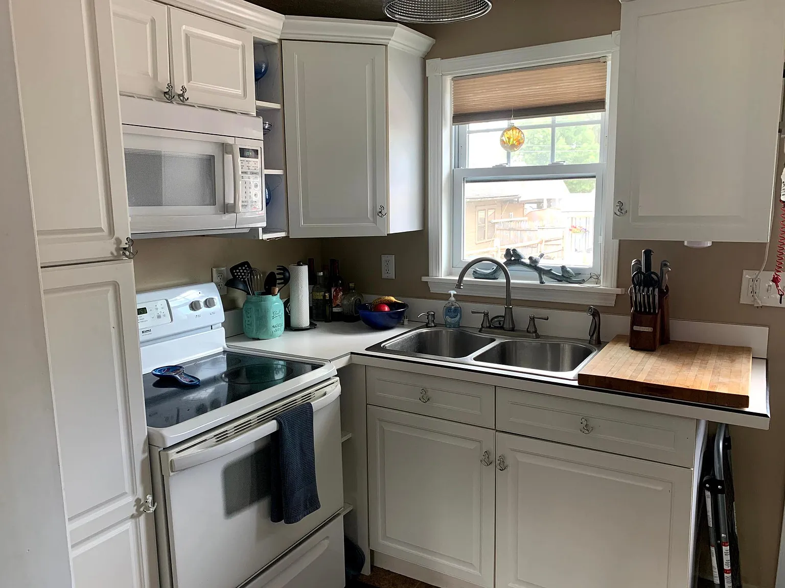 3 bed, 806 sqft, $1,200 — Photo 2
