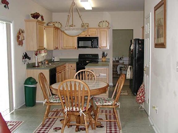 5th image of 208 Courtland Oaks Dr SW
