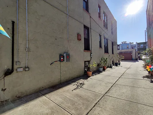 Rented by Signature Property Realty | media 3