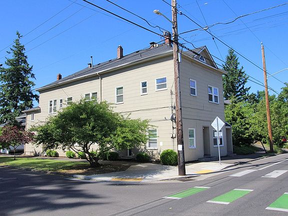 2nd image of 7630 SE Woodstock Blvd APT 1