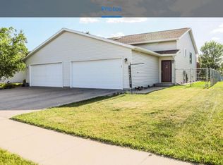 1733 49th St S, Fargo, ND 58103