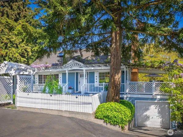 11600 3rd Avenue NE, Seattle, WA 98125