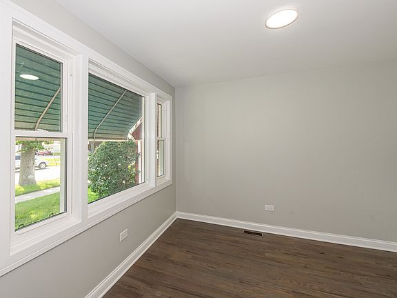 4th image of 244 Englewood Ave