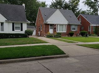 19288 Eastborne St, Grosse Pointe Woods, MI 48236