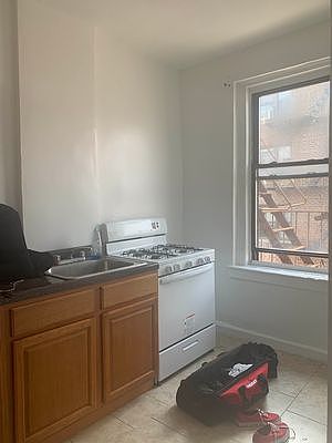 2nd image of 4329 Broadway #G