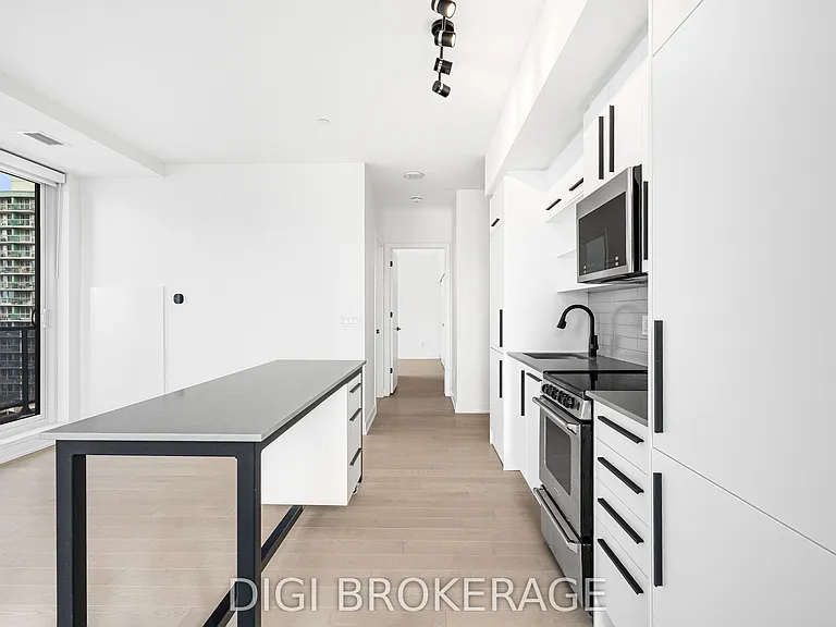 560 Rideau St #704 — Photo 11