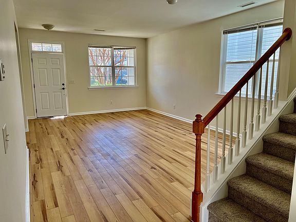 4th image of 245 Northlands Dr