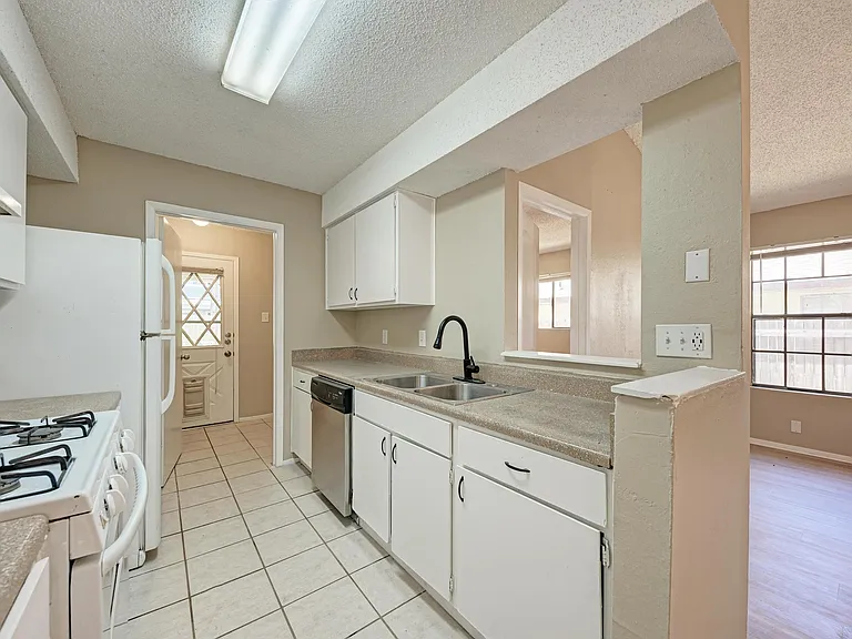 12408 Deer Falls Dr #B — Photo 15