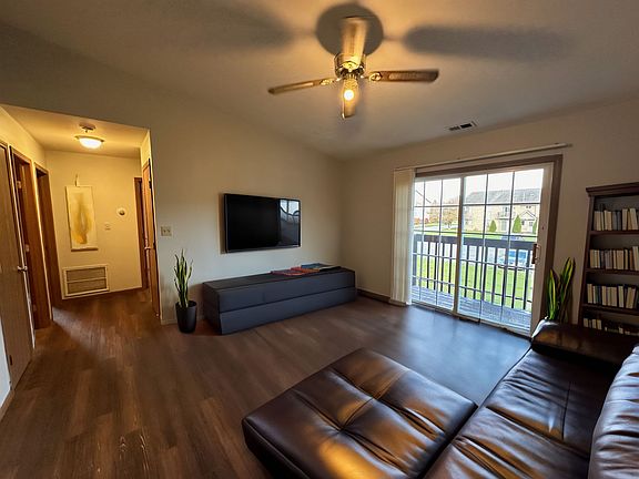 2nd image of 886 Regent Dr #8